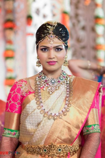 Telugu Wedding With Beautiful Bridal Jewellery in Tow 