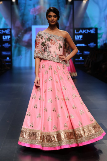 1472537933_Model_in_Anushree_Reddy_at_LFW_WF_16__The_Wedding_Chronicle__5_